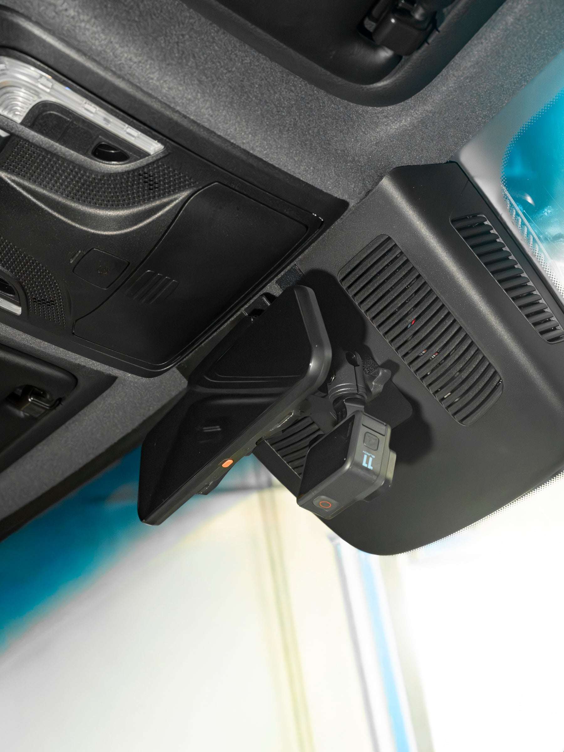 Offset Wolfbox Mounting Arm for Sprinter - Image 11