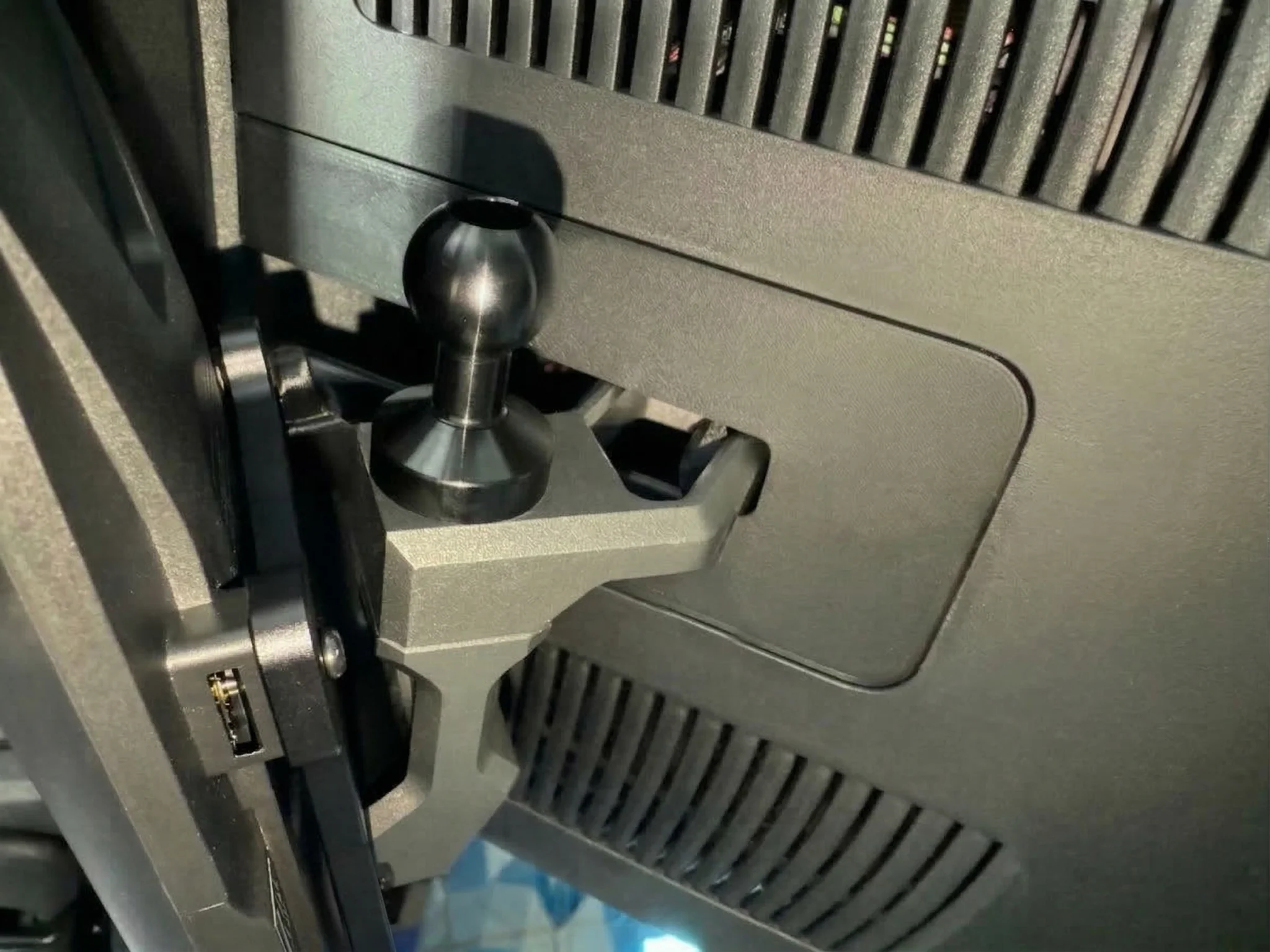 Offset Wolfbox Mounting Arm for Sprinter - Image 9