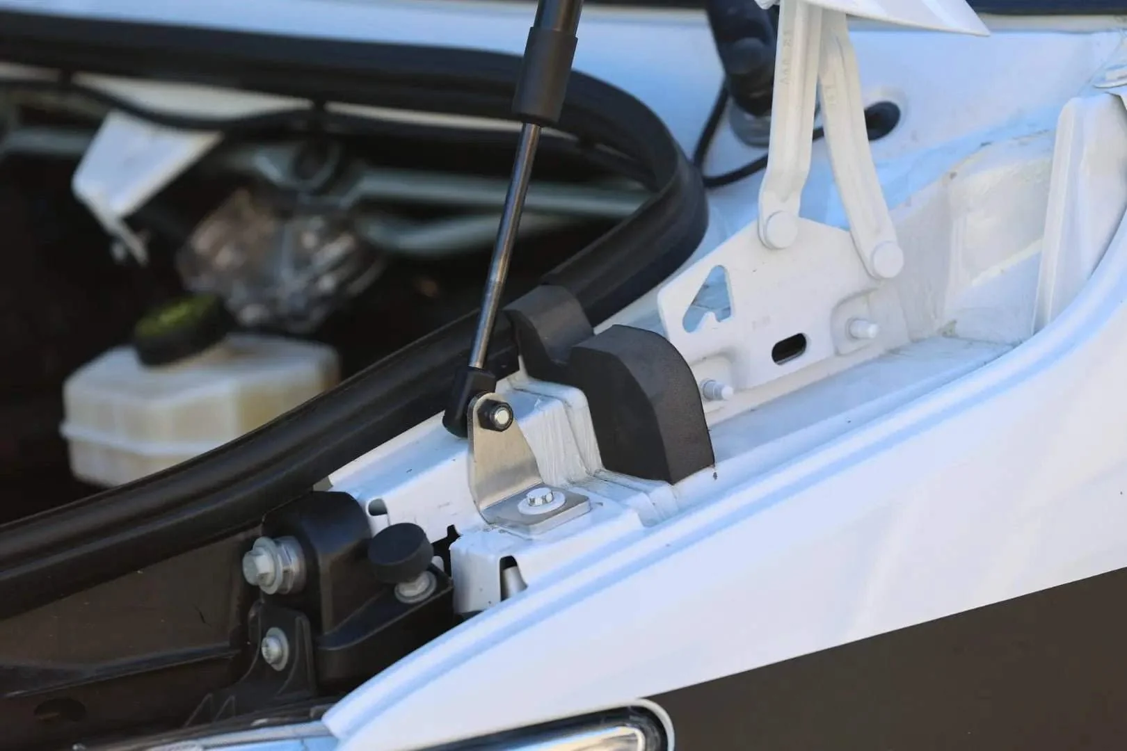 Sprinter Hood Strut Kit - Image 5